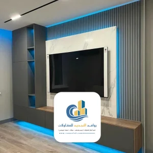 بديل خشب مع بديل الرخام لجدار تلفزيون مودرن